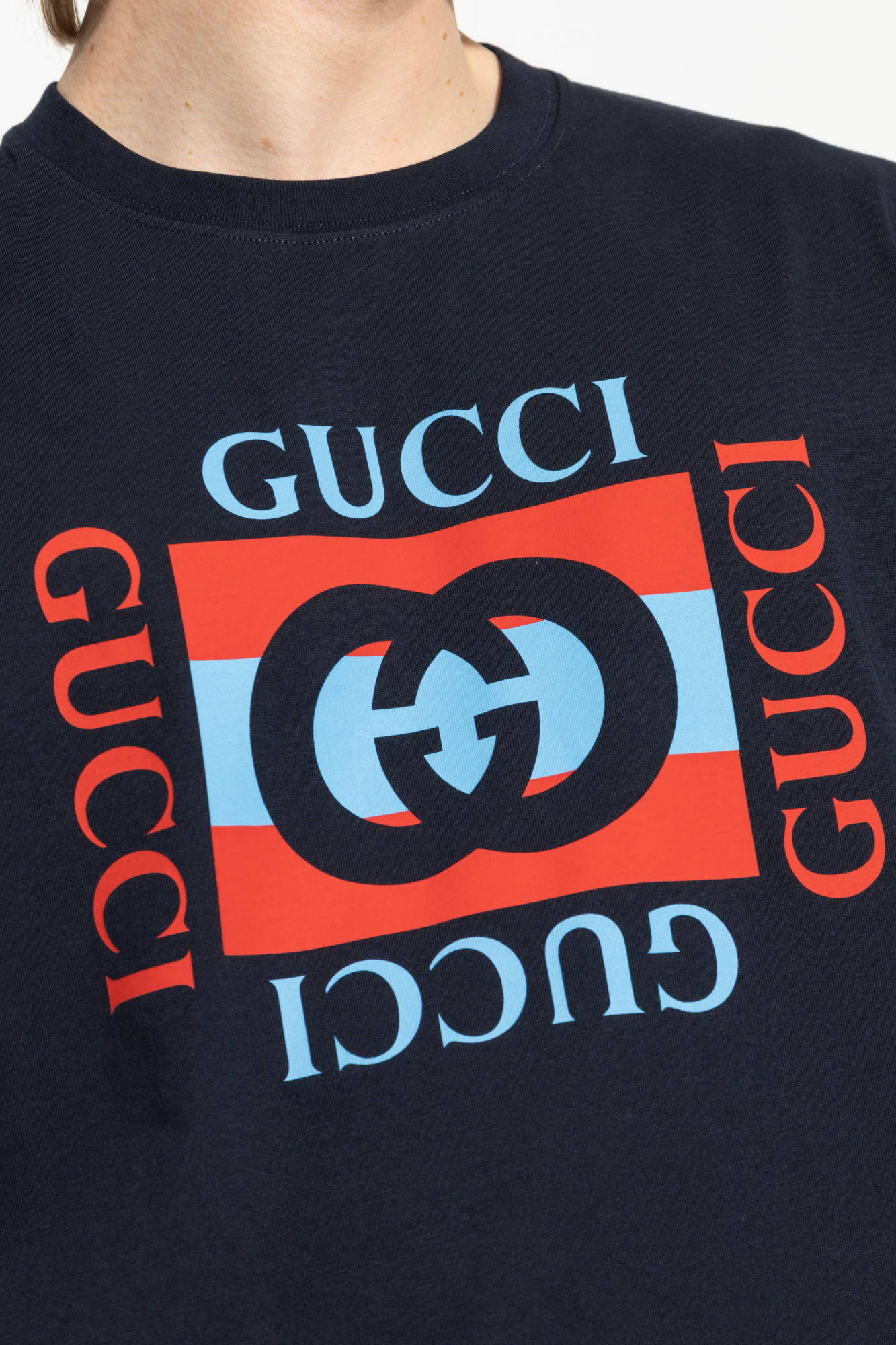 【GUCCI】PRINTED LOGO T-SHIRT●838011XJHG55033 Cotton jersey T-shirt with print in pink | GUCCI® US